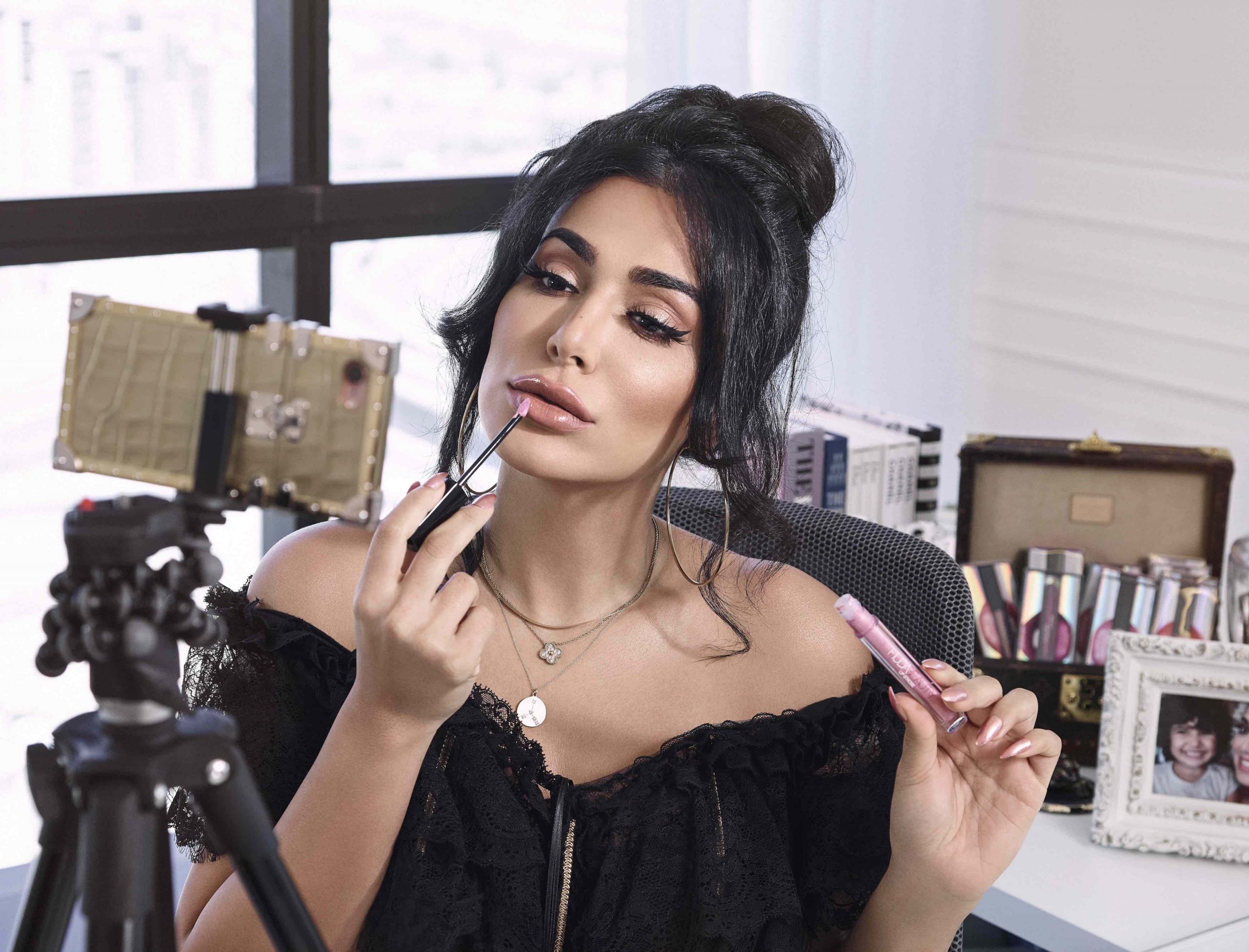 Ins粉丝近5000万，全球最火美妆品牌是她创立的！关于Huda Kattan的10个事实